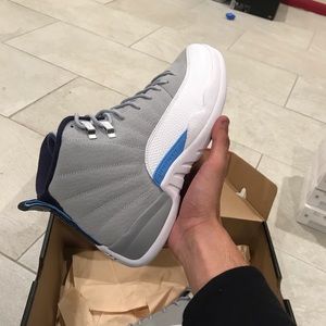 Air Jordan 12 Retro og “University Blues”